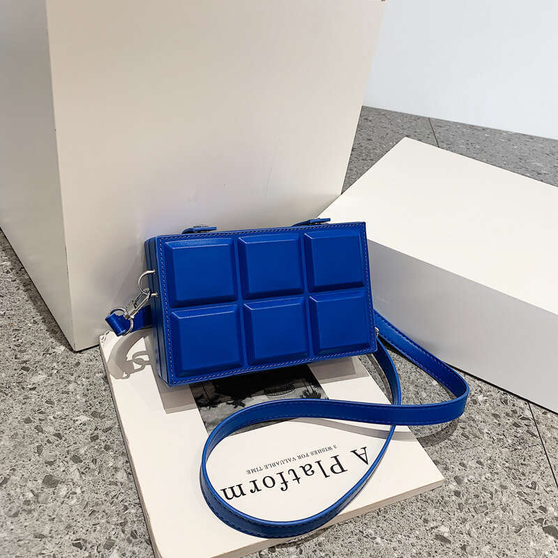 Ins popular box women's niche design, one shoulder crossbody tofu creative chocolate small square bag, 2024 new casual versatile fashion clothing