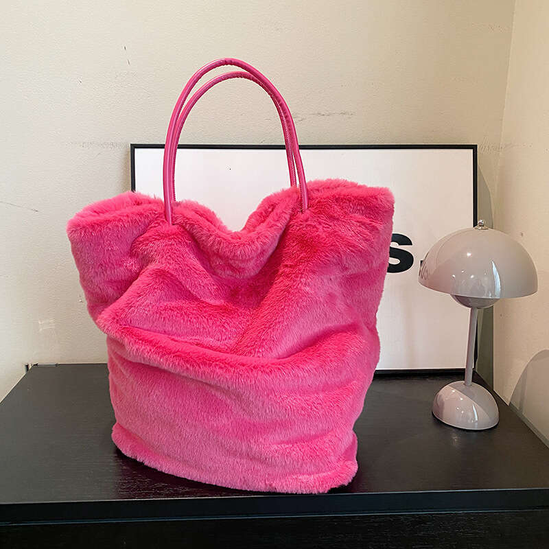 Plush Bag for Women with High Texture and Large Capacity Commuting Fury Underarm One Shoulder Tote Bag, 2024 Style Versatile New Trendy Clothing Ins