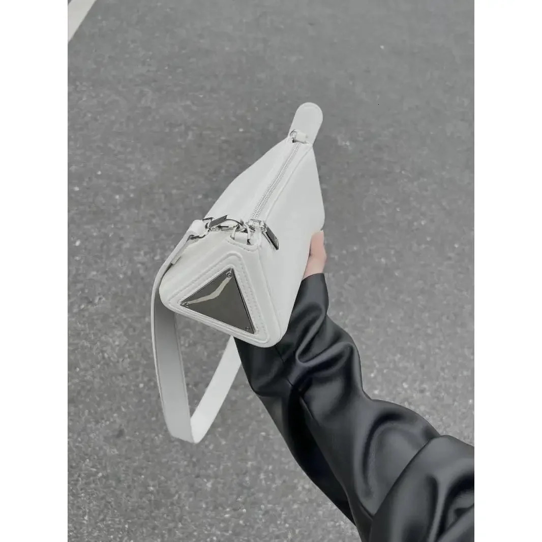 Women Bag Chains PU Fashion Triangle Casual Purses and Handbags Crossbody Shoulder Bag Euro-America Style 241213