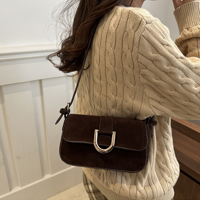 New Women s Korean Edition Retro Burial Horseshoe Buckle Portable Underarm Shoulder Crossbody Bag Designer Shoulder Bag bag