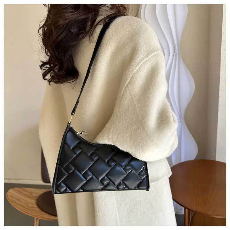Solid Color Crescent Handbags Retro Fashion Underarm Bag Niche Portable Leather Shoder Bag For Wen High-End Texture Z250318