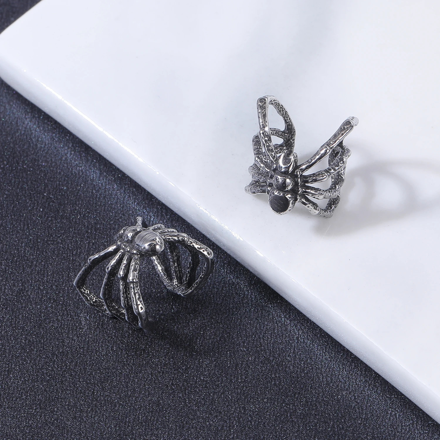 ZS 1Pair Vintage Ear Cuff Men Skull Ear Cuff Stainless Steel Ear Clip Non Piercing Jewelry Women D Gothic Ear Cuff 241214