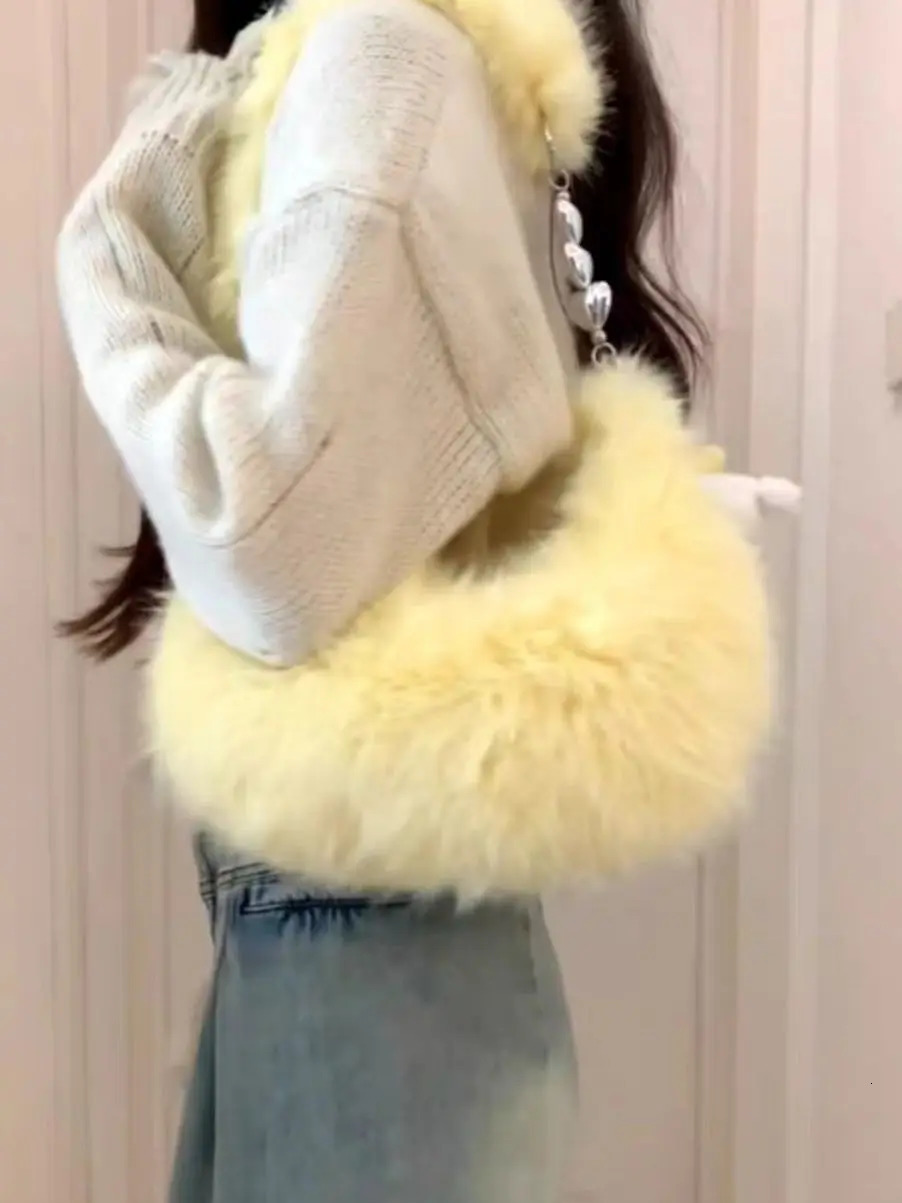 Fluffy Y2k Star Shoulder Bag Korean Fashion Kawaii Half Moon Handbag Women Cute Plush Underarm Purse Winter 241213