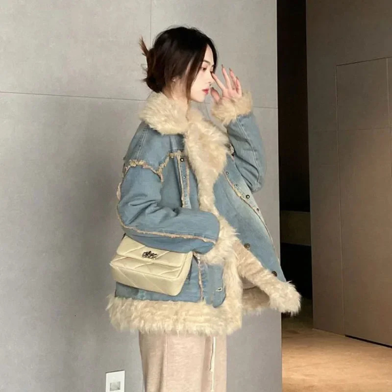 Autumn and Winter Vintage Denim Cashmere Jacket Womens Short Jacket Loose Splicing Thick Wool Cotton Jacket 241210