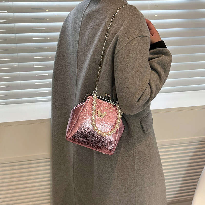 Pearl chain crossbody women's stylish single shoulder small square internet famous hand-held dinner bag, 2024 new casual versatile fashion clothi