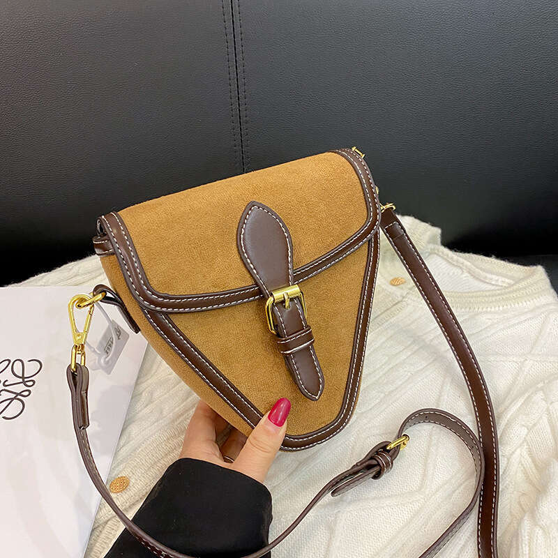 Autumn and winter small bag for women, matte PU crossbody niche design, retro trend saddle bag, 2024 new casual versatile fashion clothing