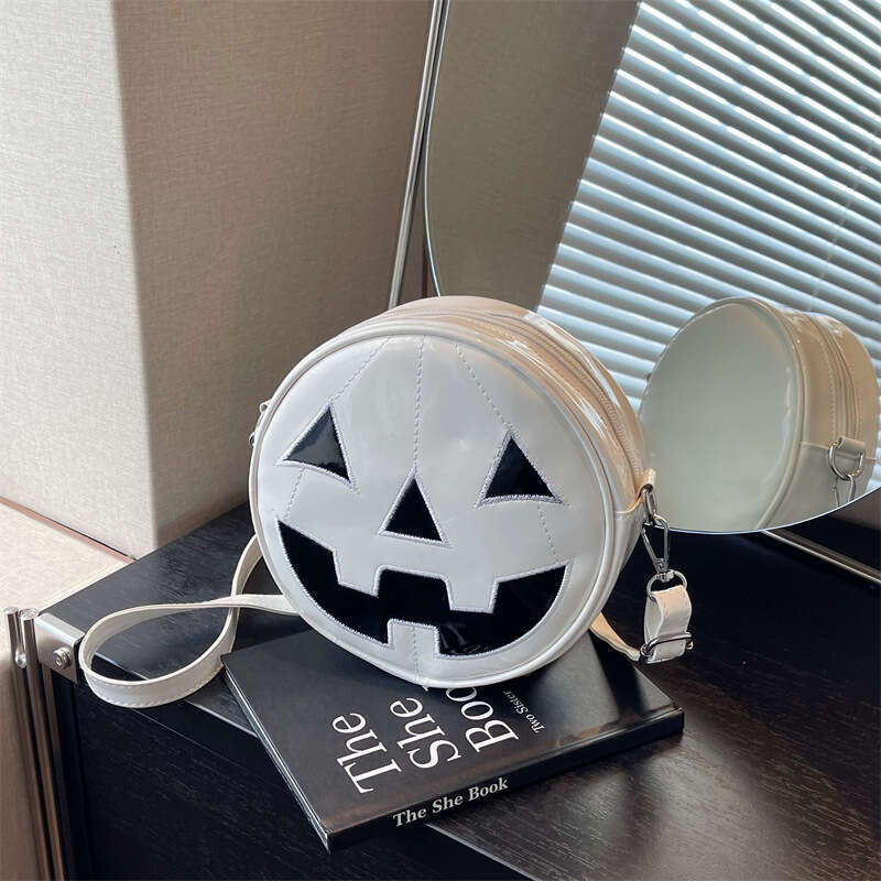 Small niche design, funny pumpkin personalized women's Halloween skeleton crossbody makeup bag, 2024 versatile temperament, new trendy clothing i