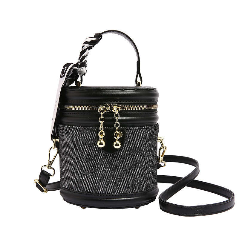 French high-end women's atmospheric cydrical handbag, niche texture commuting shoulder crossbody bag, 2024 new casual versatile fashion clothing
