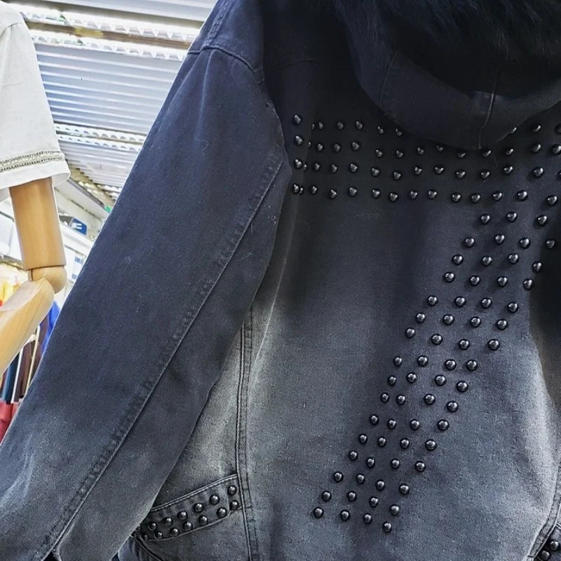 Winter fashion real fur hooded jacket womens thick denim jacket punk style rivet wool lining jacket street casual jacket 241210