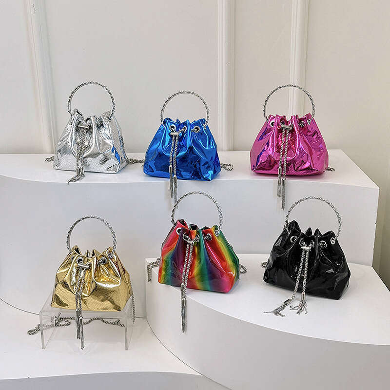 Internet celebrity super hot draw with bucket women's unique bright face spicy girl handbag, evening wear high-end sense, single shoulder crossbo