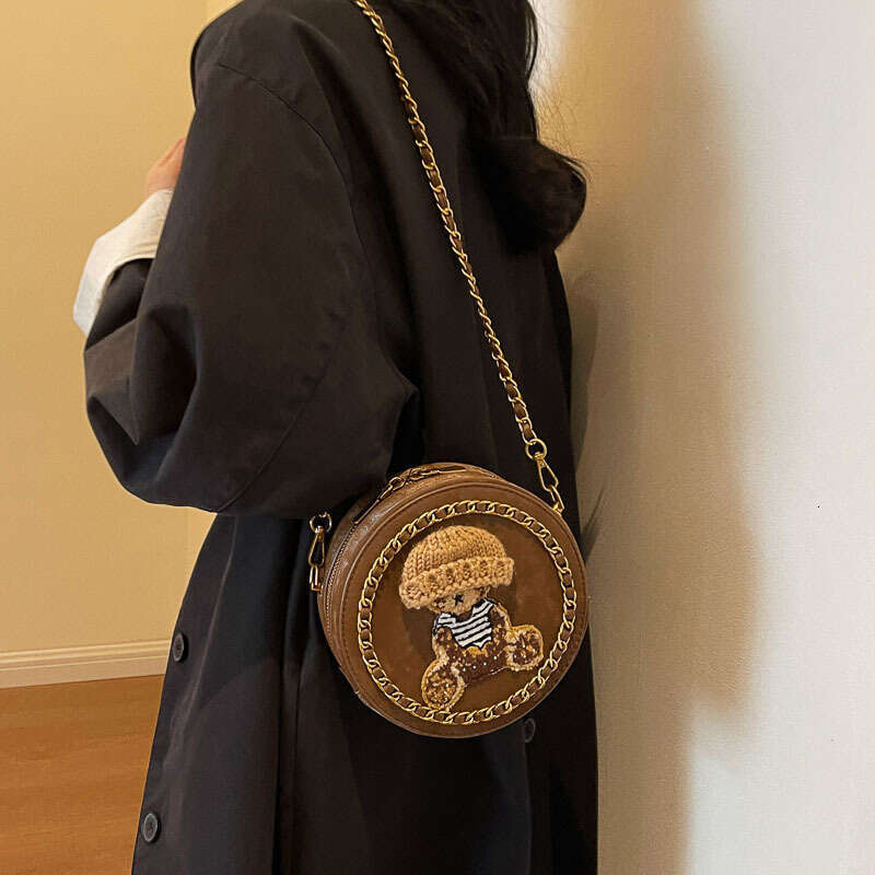 Niche high-end chain crossbody bag for women, small round cute and personalized shoulder bag, 2024 temperament versatile new trend clothing ins
