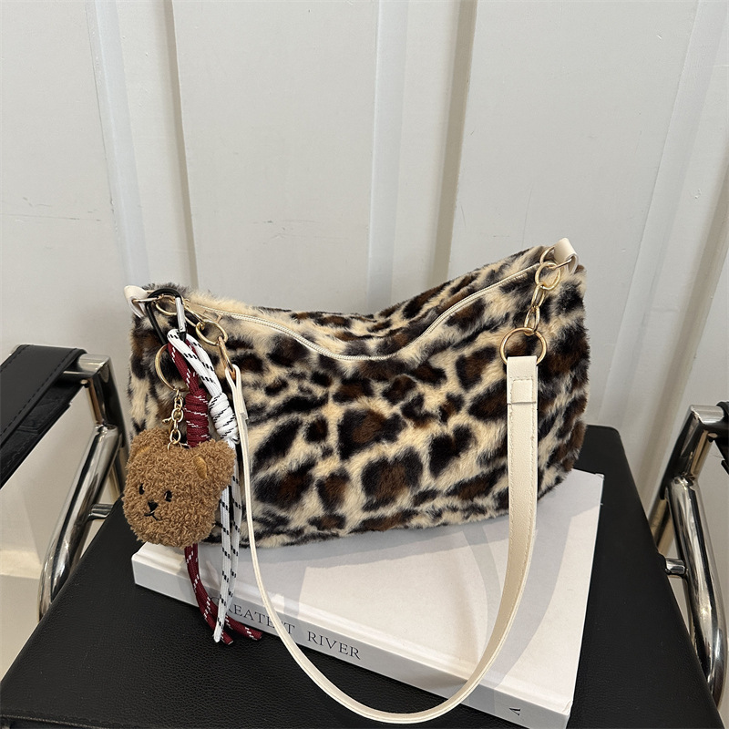 Minimalist Large Capacity 2024 New Trendy and Fashionable Leopard Pattern Tote Atmospheric Plush Shoulder Women's Bag
