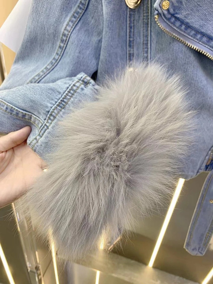 Winter detachable faux fur collar with blue warm denim jacket womens retro casual fur lined with metal buttons womens coat 241210