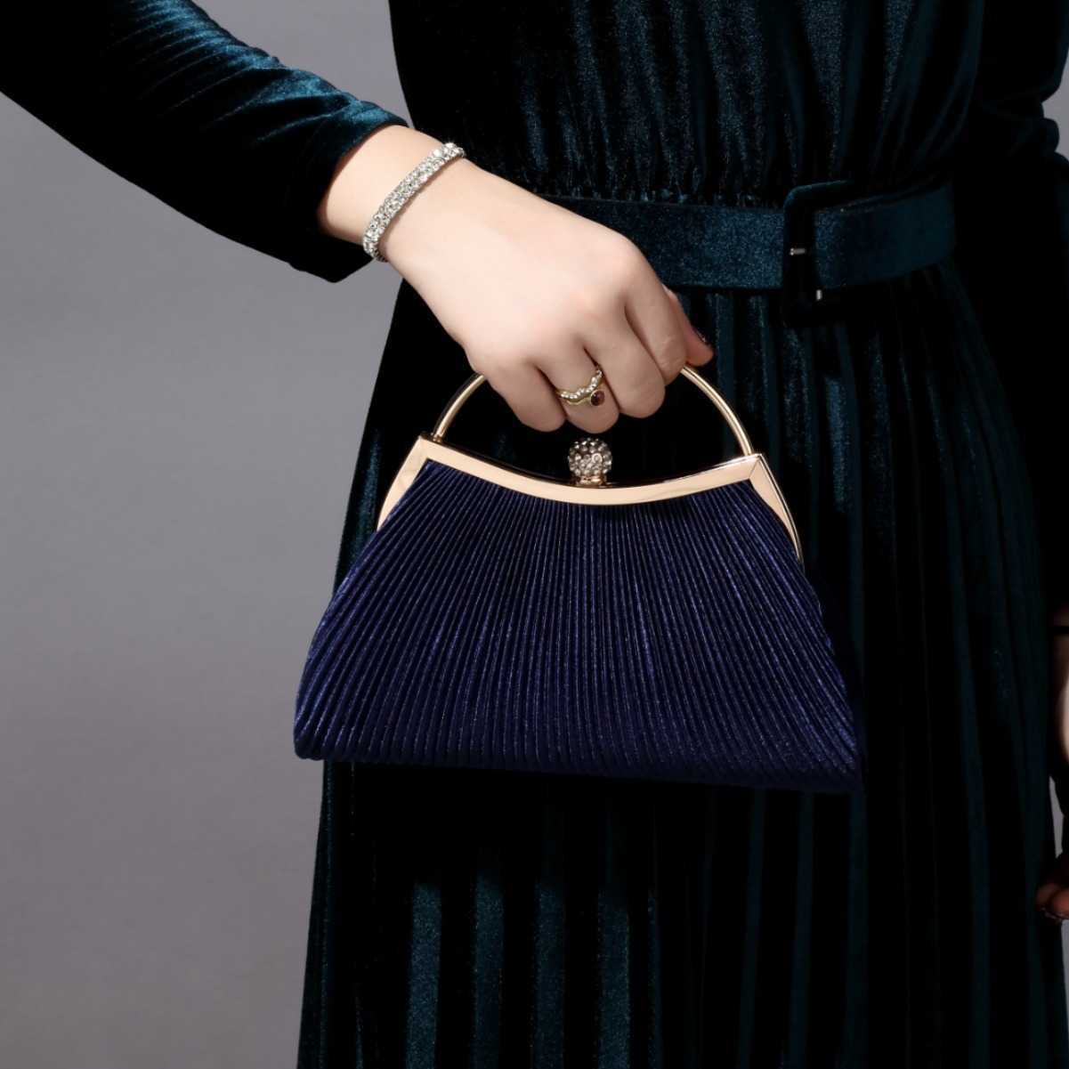 Clutch Bag Solid Color Pleated Hand-held Ring Fashionable Lock Closure Dinner Bag Substitute Chain Crossbody Bag Inlaid Diamond Bag 240920