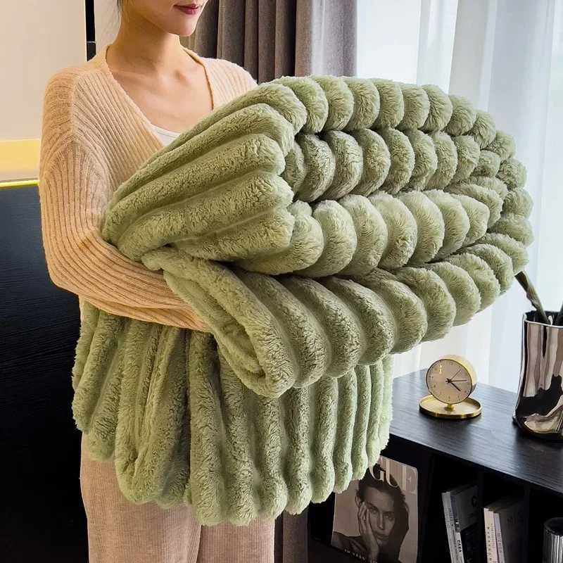 Bedsure Throw Blanket for Couch Thick Warm for Winter Sherpa Cozy Fleece Blanket for Bed Soft All Season Use Picnic Blanket Z241215