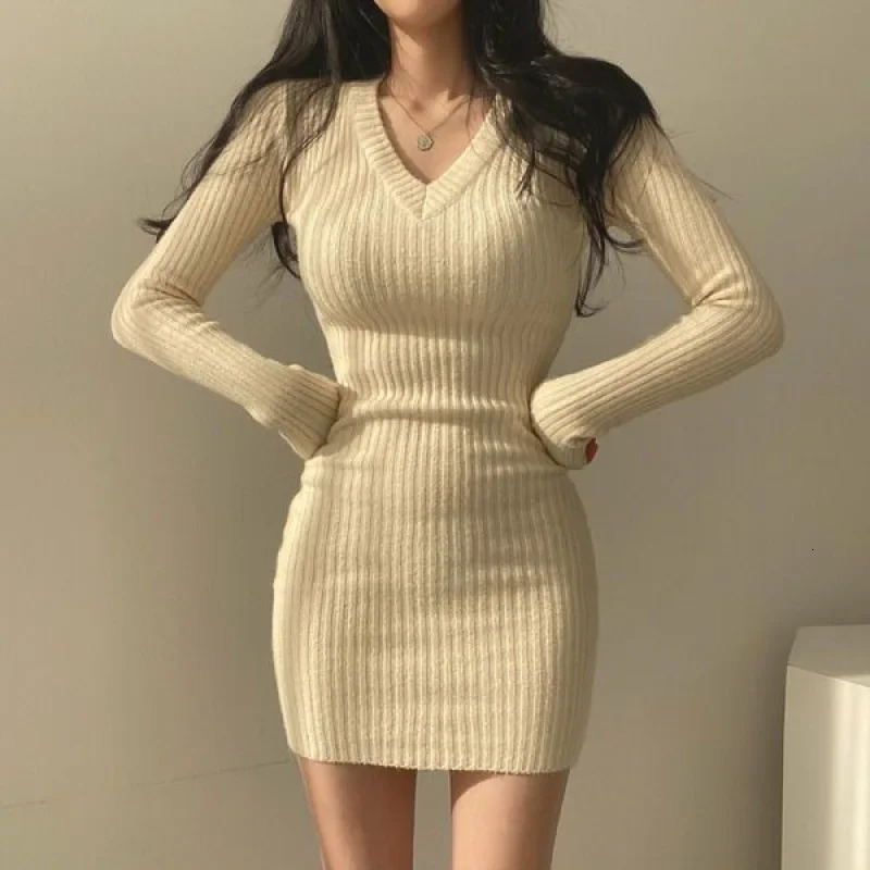 Retro Korean chic small collar weight loss knitted dress inner sweater tight fitting clothes suitable for wardrobe in autumnwinter 241212