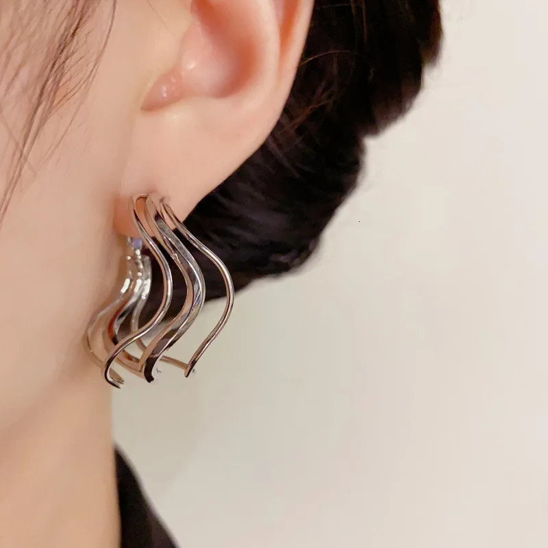 Personality Fashion Simple Metal Irregular Multi-Layer Earrings S925 Silver Needle Temperament Light Exaggerated Earrings 241214