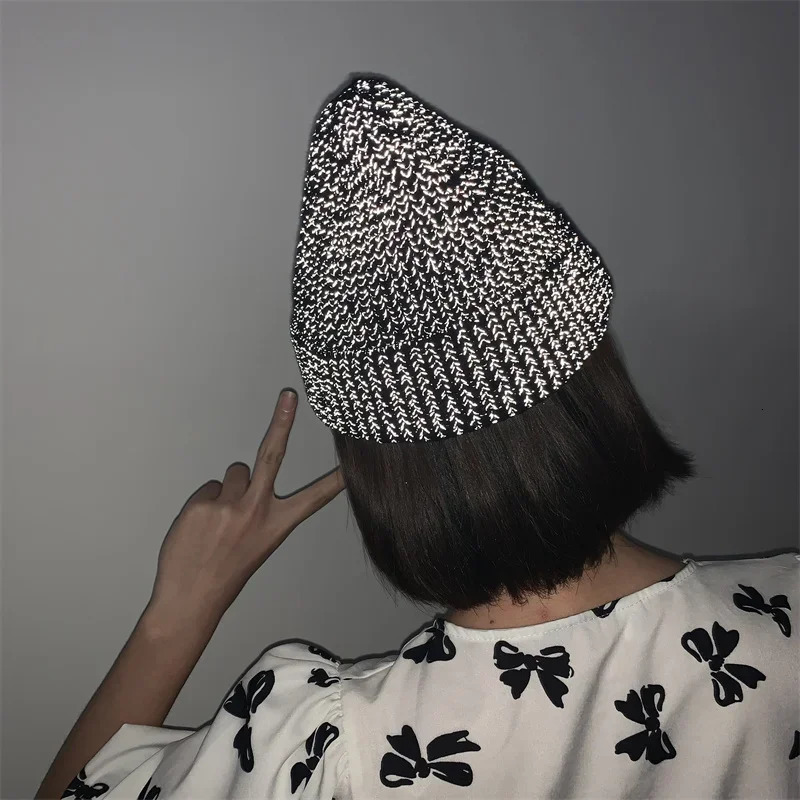 Neutral winter warm reflective beanies mens fashionable knitted street hat night fantasy shiny skull hat mens warm hat 241211