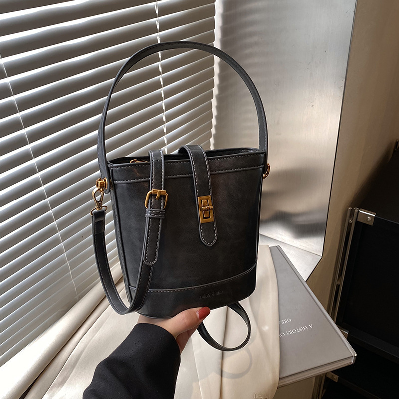 Free Shipping New Product Women's Crossover Small Designer Outdoor Multi Functional Single Shoulder Crossbody Bag, Trainer's Handheld Bucket