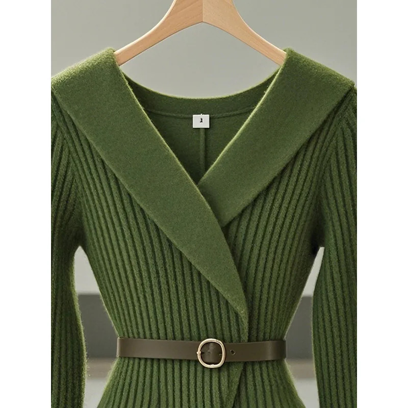 2025 AutumnWinter Versatile Leisure Unique Womens Knitting Cardigan Sweater Jacket Temperament Long Sleeve Ladies Coat 241214
