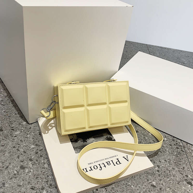 Ins popular box women's niche design, one shoulder crossbody tofu creative chocolate small square bag, 2024 new casual versatile fashion clothing