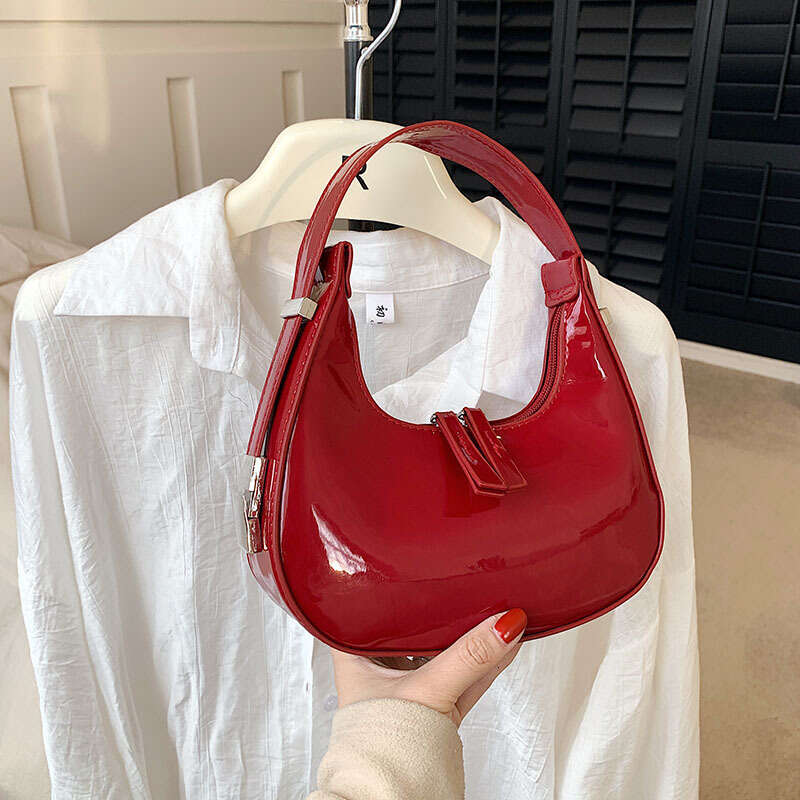 Women's 2023 Spring/Summer New Simple and Fashionable Lacquer Skin Shining Face Single Shoulder Underarm Bag Western Moon