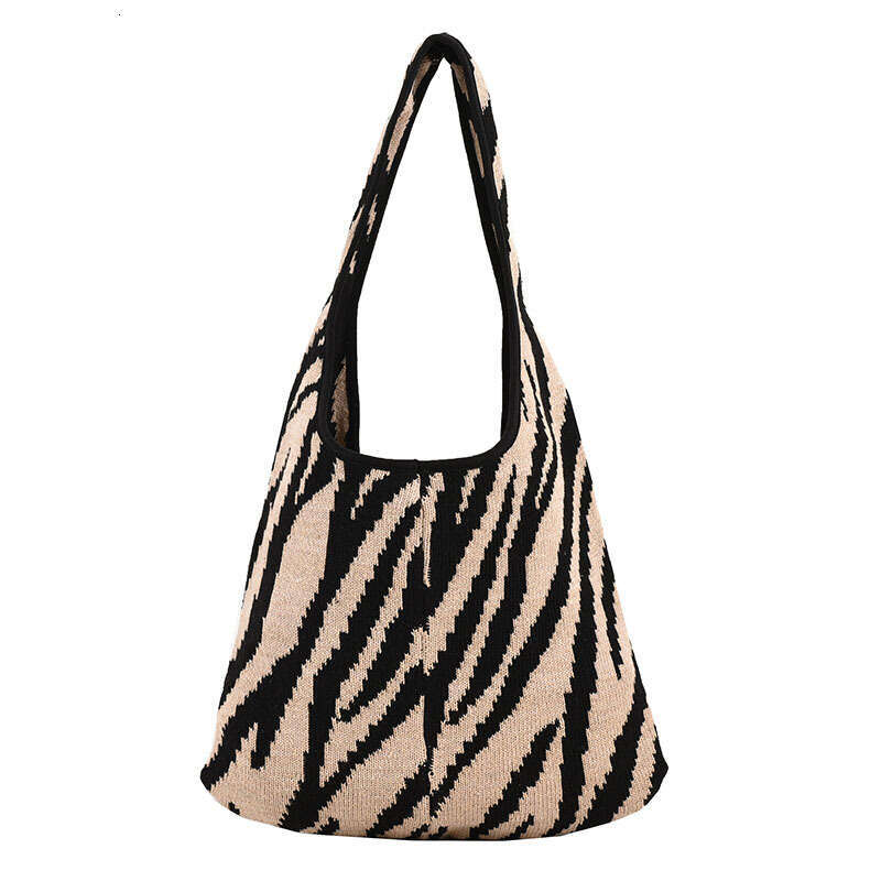 Internet celebrity niche artistic knitted for women lightweight and large capacity single shoulder armpit commuting bag wholesale 2024 temperament ver