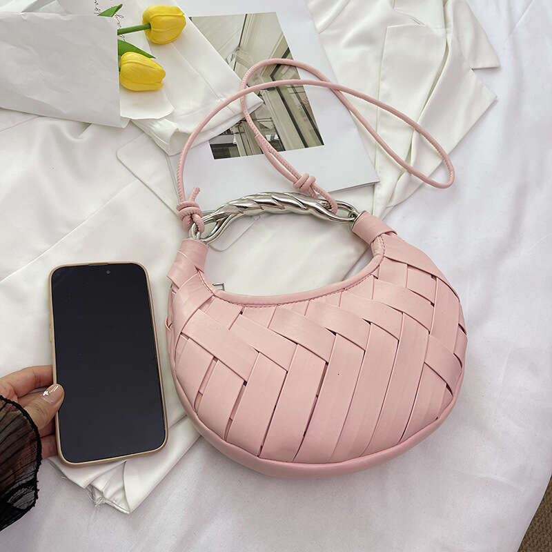 New bag for women, high-end texture, commuter crossbody versatile handbag, internet celebrity, niche saddle bag, 2024 new style, chic and elegant clot