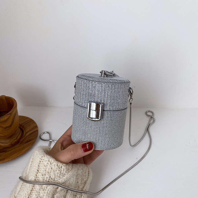 Fashion mini women's chain crossbody niche cydrical small bag mouth, red envelope, clothing accessories, runway bag, 2024 versatile temperament, 
