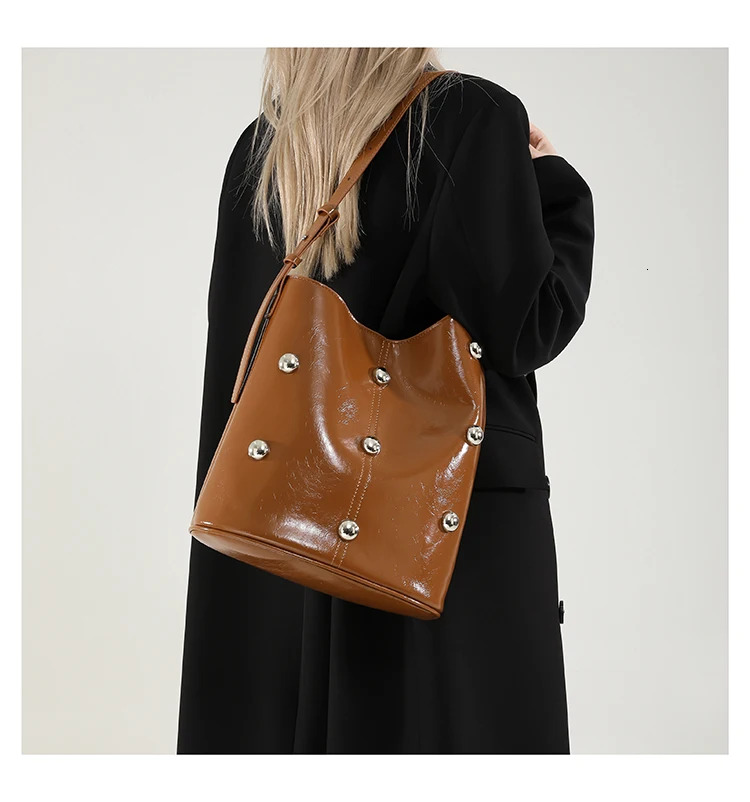 Designer Solid Color Rivet PU Bucket Bag Popular Fashion Crossbody Bag Leather Lightweight Waterproof Multifunctional Handbag