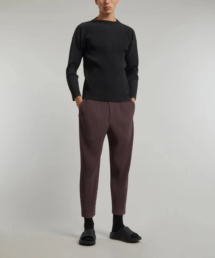 Miyake pleated mens long sleeved T-shirt fashionable classic black turtle neck top 241210