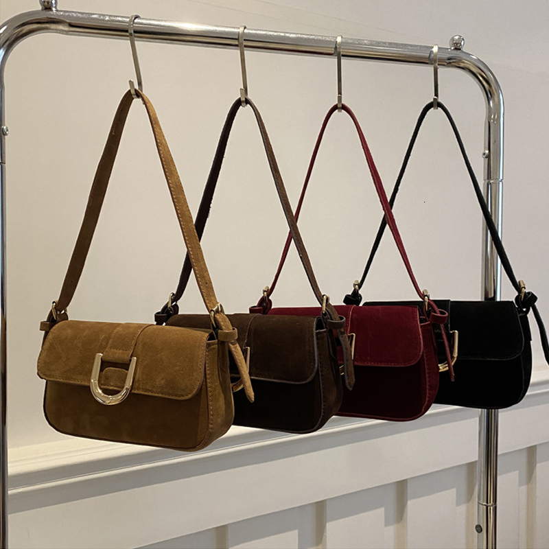 New Women s Korean Edition Retro Burial Horseshoe Buckle Portable Underarm Shoulder Crossbody Bag Designer Shoulder Bag bag