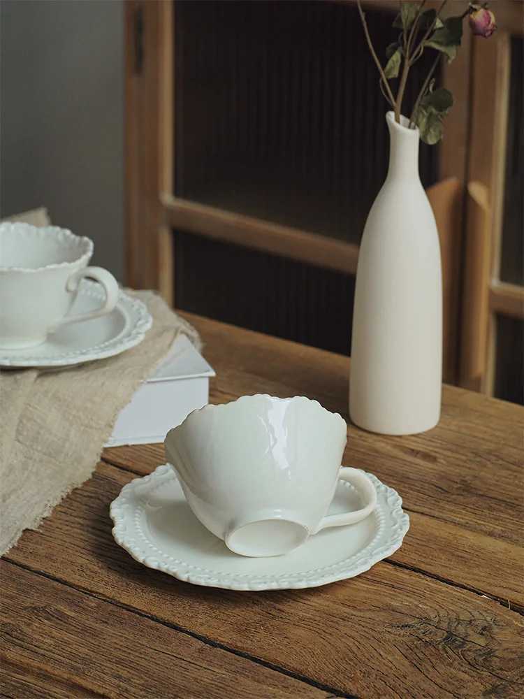 French embossed ceramic coffee cup with cutlery luxurious retro afternoon tea cup solid latte cup for home use 2-piece set Y241214