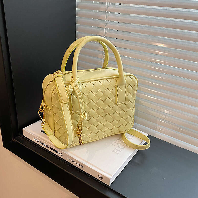 Handmade woven bag for women 2024, texture, hand-held commuting small square high-end single shoulder crossbody bag, 2024 temperament, versatile new t
