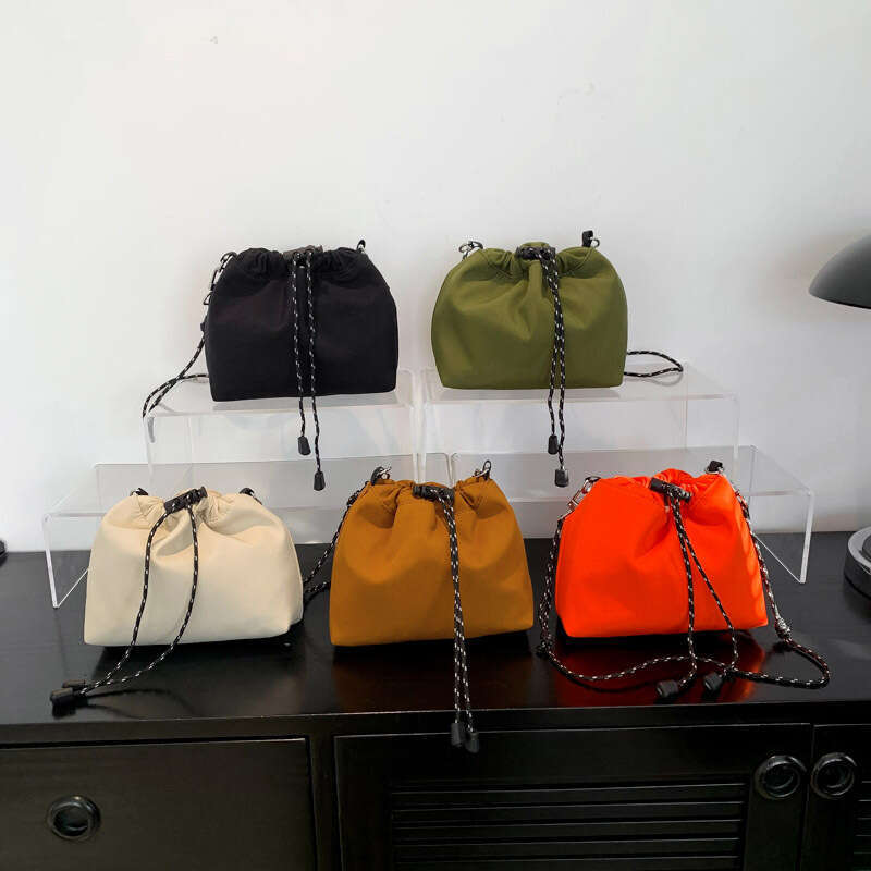 Internet celebrity nylon small bag for women, Korean style simple drawstr bucket sle shoulder crossbody phone bag, 2024 new casual versatile fashion