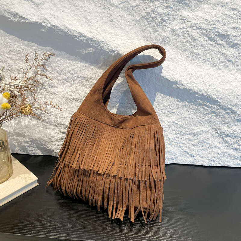 European and American retro frosted tassel bag with high texture, niche underarm shoulder large capacity lazy style commuting tote bag, 2024 new casua