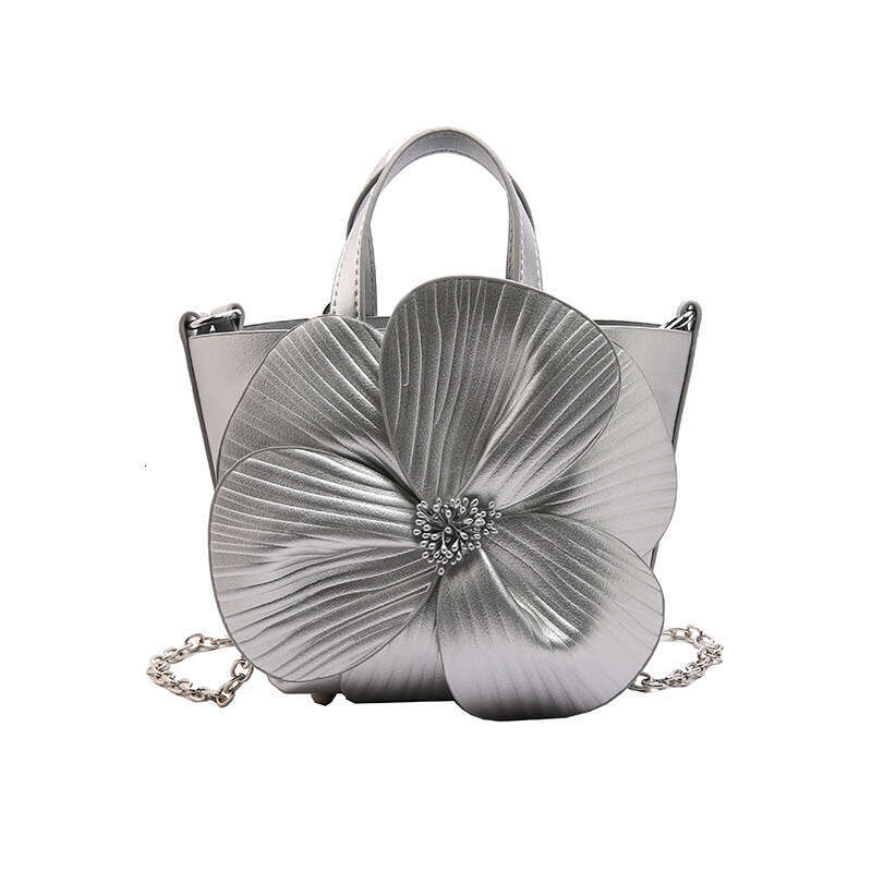Cute small women's high-end feeg, three-dimensional wer hand-held bucket socialite banquet basket, crossbody bag, 2024 new casual versatile fashi