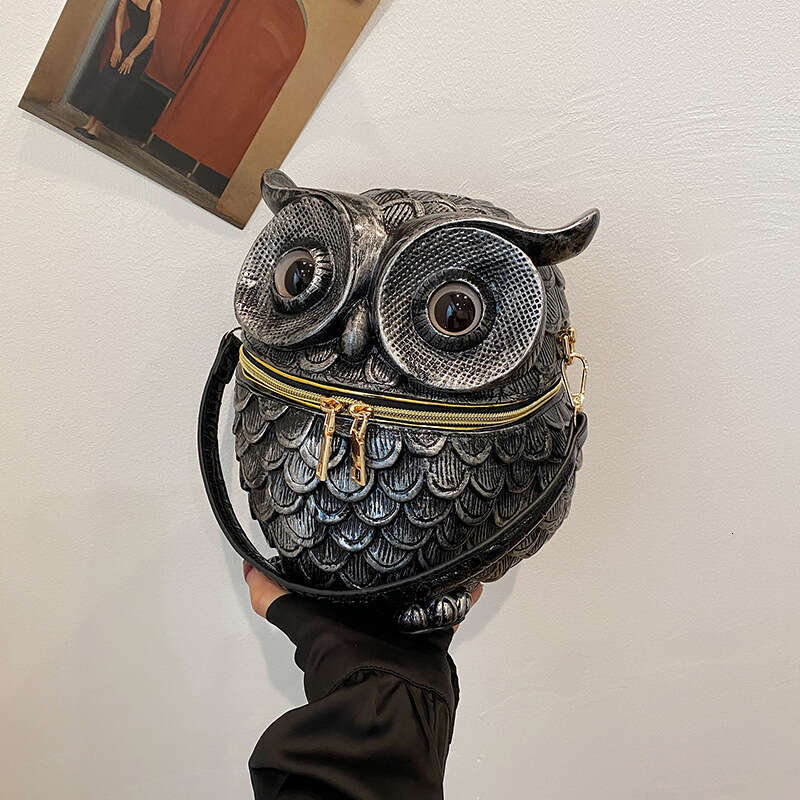 Texture niche crossbody women's Instagram personalized handbag, shoulder owl shaped relief box bag, 2024 new casual versatile fashion clothing