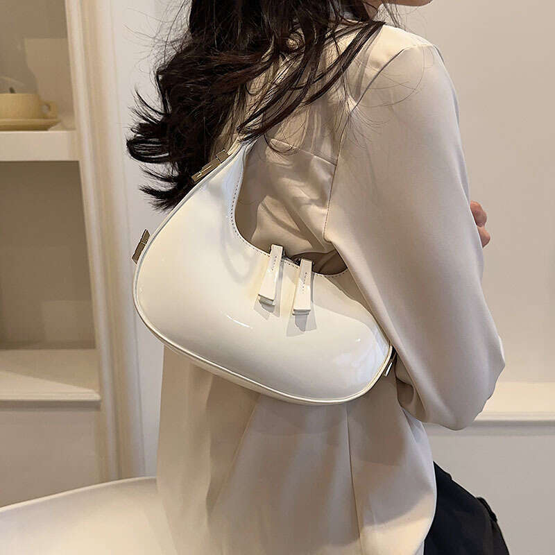 Women's 2023 Spring/Summer New Simple and Fashionable Lacquer Skin Shining Face Single Shoulder Underarm Bag Western Moon