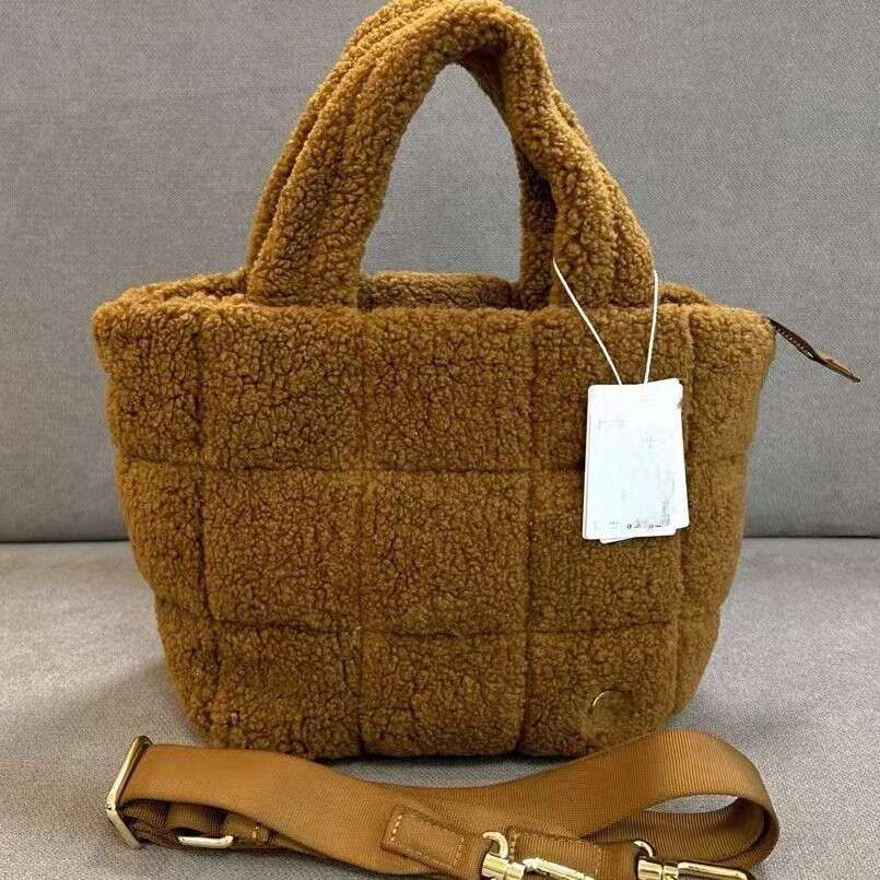 Lujia's new autumn and winter puff lamb fleece storage crossbody lightweight hand-held shoulder bag, plush handbag