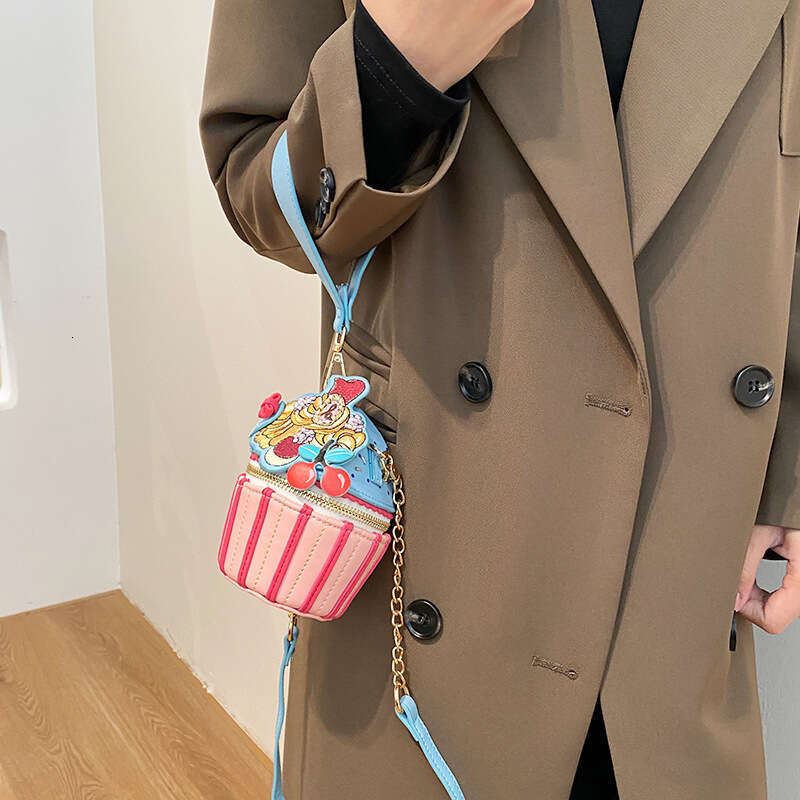 Niche desin crossbody small ba for women, internet celebrity teeth sin tube phone ba, cute box mouth red envelope, 2024 new casual versatile fashion