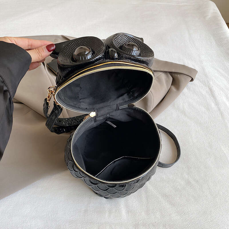 Texture niche crossbody women's Instagram personalized handbag, shoulder owl shaped relief box bag, 2024 new casual versatile fashion clothing