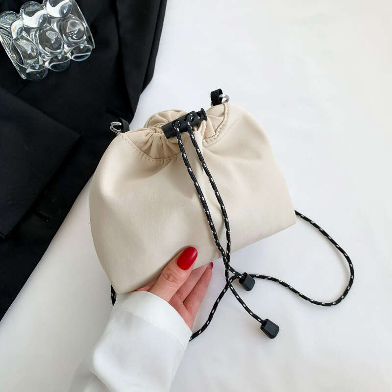 Internet celebrity nylon small bag for women, Korean style simple drawstr bucket sle shoulder crossbody phone bag, 2024 new casual versatile fashion