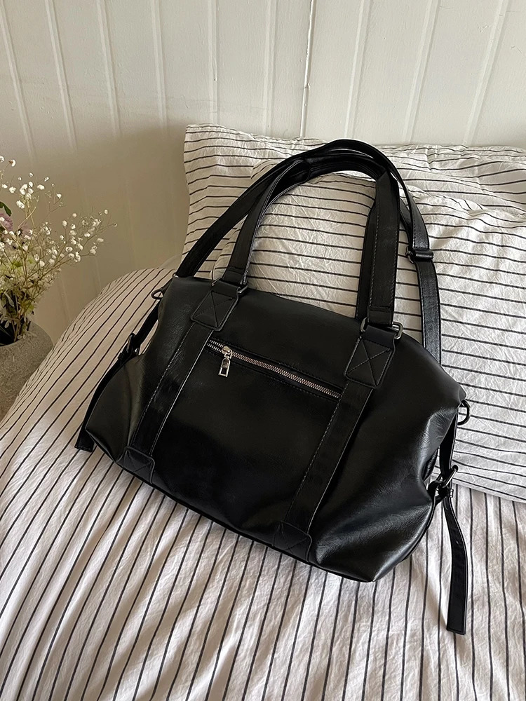 Vintage large capacity womens messenger bag simple womens travel shoulder bag soft PU leather womens handbag large handbag 241213