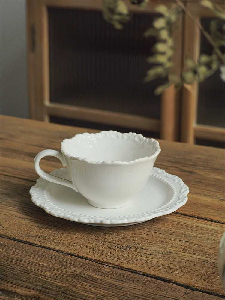 French embossed ceramic coffee cup with cutlery luxurious retro afternoon tea cup solid latte cup for home use 2-piece set Y241214