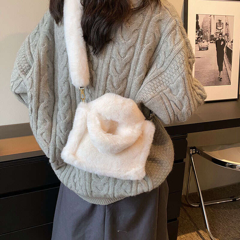Plush handbag for women, trend, trendy, cool, versatile, tote niche plush single shoulder crossbody bag, 2024 new style, chic and elegant clothing