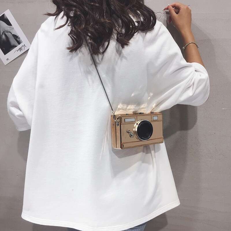 Crossbody women's wholesale niche design retro camera ins trendy chain small square box bag 2024 new casual versatile fashion clothing