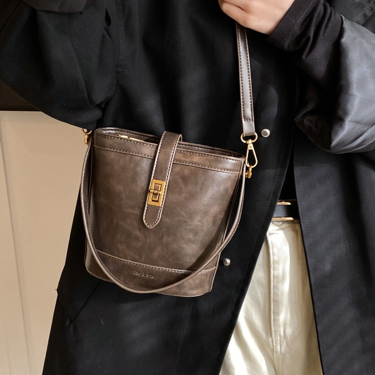 Free Shipping New Product Women's Crossover Small Designer Outdoor Multi Functional Single Shoulder Crossbody Bag, Trainer's Handheld Bucket