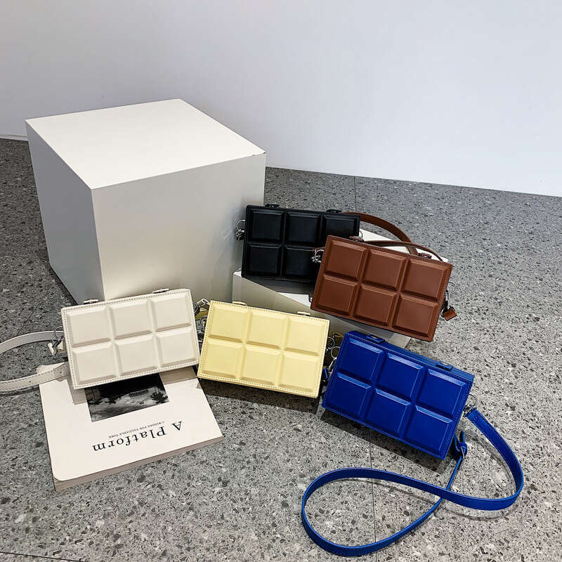 Ins popular box women's niche design, one shoulder crossbody tofu creative chocolate small square bag, 2024 new casual versatile fashion clothing