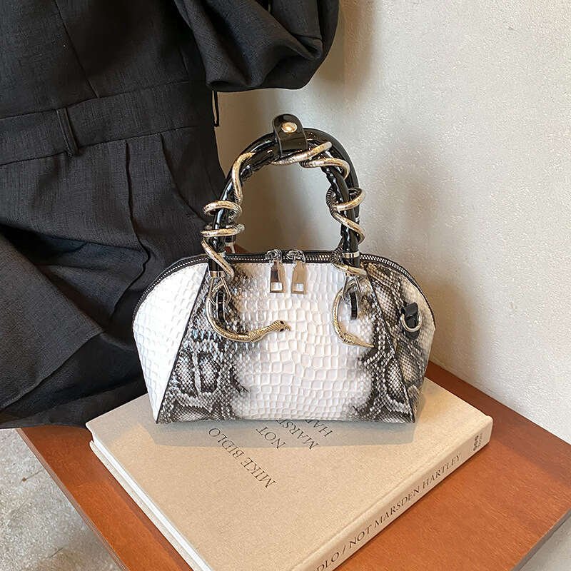 Advanced women's spicy girl style retro snake pattern hand-held shell temperament commuting single shoulder crossbody bag 2024 new casual versati